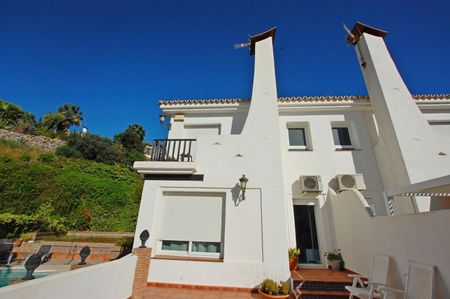 Alquiler de casa o chalet independiente en Calle 3 Ur4 - Photo 3