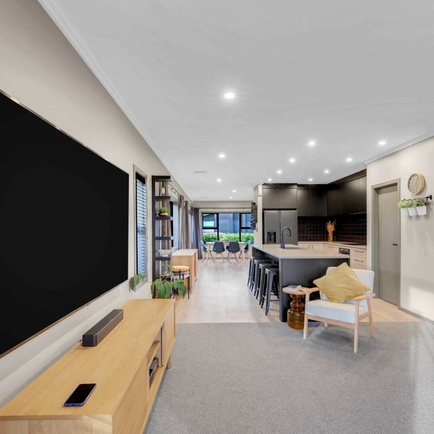 Modern Chartwell Living – Built 2020 & Ready to Impress! - Photo 1