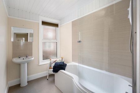 2 bedroom maisonette to rent - Photo 4