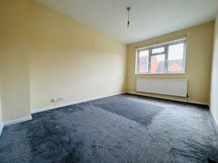 4 Bed Semi-Detached House, Ley Street, IG2 - Photo 5