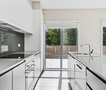 A modern townhouse designed for effortless living - Photo 4