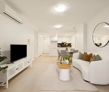 Modern villa-style apartment with lush garden views - Photo 4