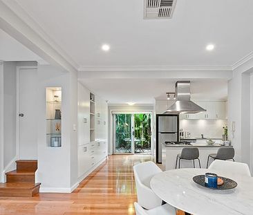 Secluded and stylish 3/4 warehouse conversion - Photo 3