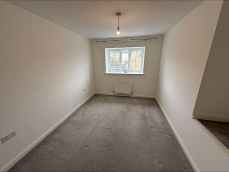 4 bedroom detached house to rent - Photo 2