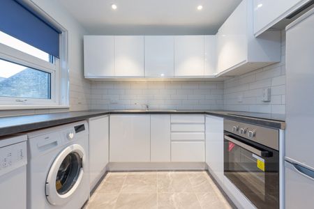 1 Bed Flat, Tessa Sanderson Place, SW8 - Photo 3