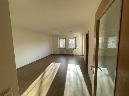 ACHTUNG REGISTRIERUNG BEI DER STADT NÖTIG! Nur für Gießener Seniorinnen & Senioren: Helle, gemütliche 3 Zimmer-Wohnung mit Balkon, Curtmannstr. 38, Gießen - Photo 2