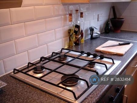 2 bedroom terraced house to rent - Photo 3