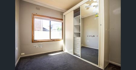 SPACIOUS 3 BEDROOM HOME - Photo 5