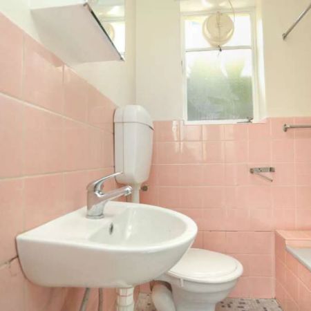 Ground Floor One Bedroom Apartment - Photo 3