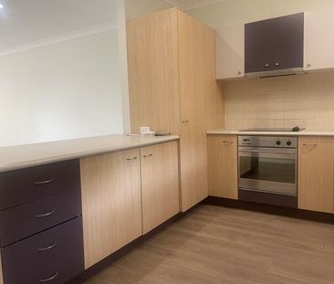 Lovely 3 bedroom renovated home in popular Upper Coomera - Photo 4