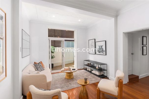 4Bedrooms, 2Bathrooms - Photo 1