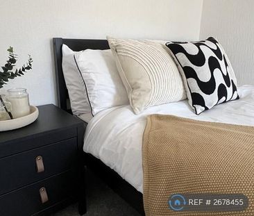 1 bedroom in a house share to rent - Photo 2