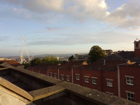 2 Bed Maisonette, Alfred Place, BS2 - Photo 4