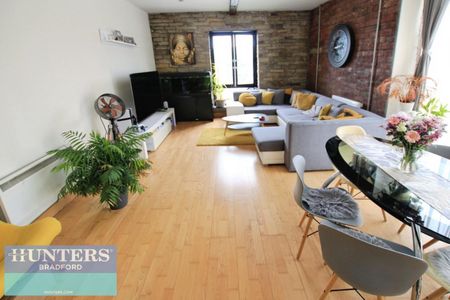 2 bedroom Flat To Let - Photo 3