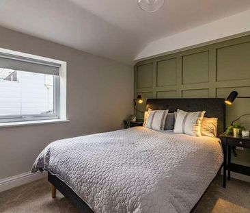 Beautiful Bedroom Apartment // Available August, LN5 - Photo 1