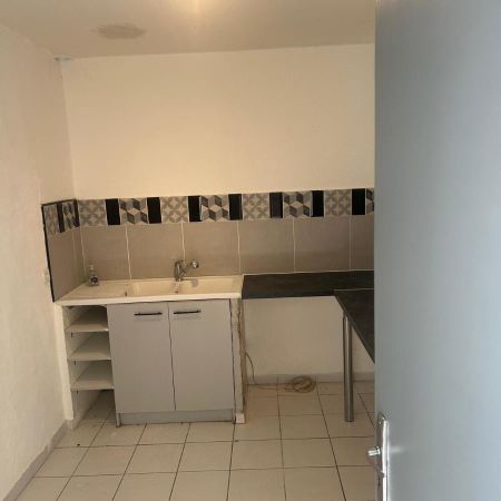 Location Appartement 4 pièces 83m² LE LUC 83340 - Photo 4