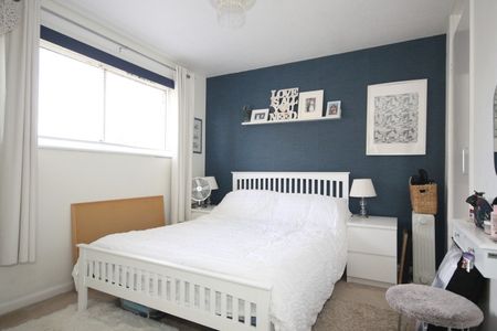 Queendale Court, Woking - Photo 4