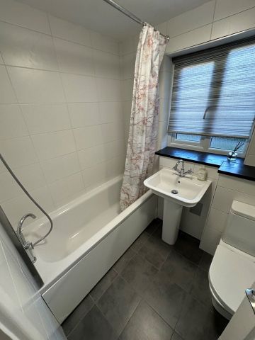 2 Bed Flat, London, E1W - Photo 3