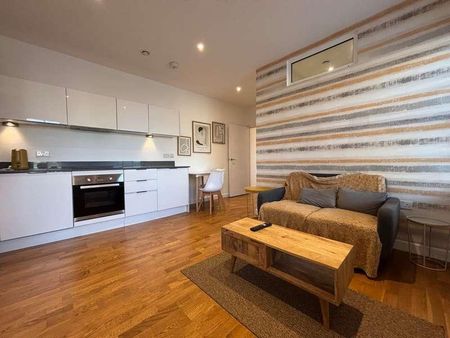 Clarence Street, Staines-upon-thames, Surrey, TW18 - Photo 4