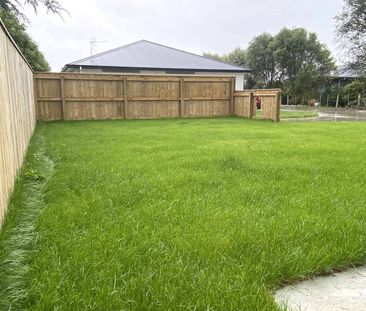 Immaculate 3-Bedroom Home in Prime Location! Modern Living & Easy C... - Photo 5