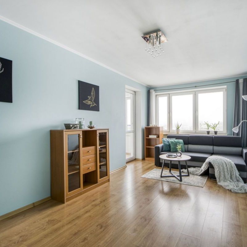 Wolna od zaraz kawalerka, tuż przy stacji metra - Photo 1