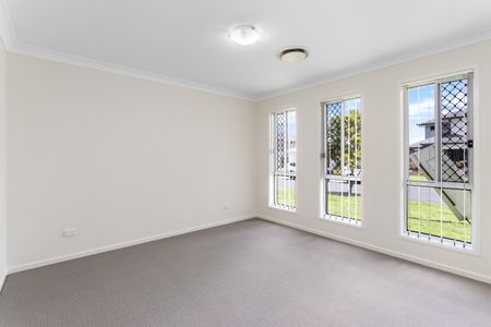 10 Wallarah Parade, North Lakes QLD 4509 - House For Rent - $675 | Domain - Photo 2