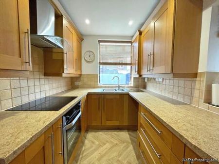 3 bedroom property to rent in Oldham - Photo 4