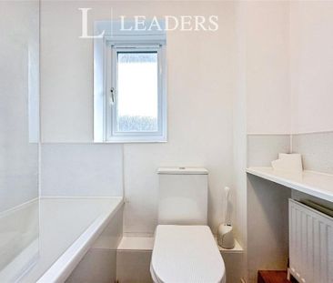 3 bedroom terraced house to rent - Photo 6