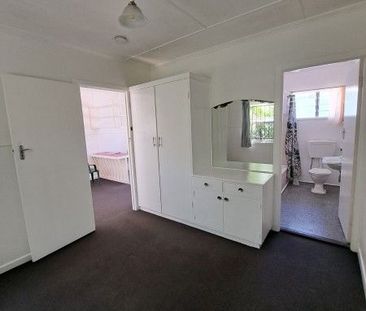 GREAT WEST END LOCATION NEAR BOUNDARY STREET SHOPS and RESTAURANTS ... - Photo 1