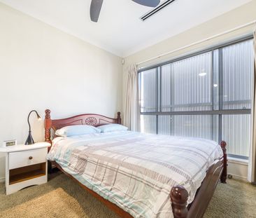 3-Bedroom Apartment in Prestigious Emerald Lakes - Photo 4