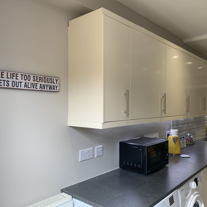 BEDROOM 5 – LARGE DOUBLE WITH DESK - Photo 1