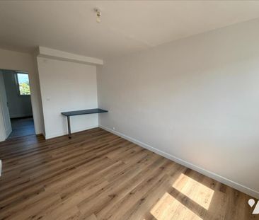 A LOUER APPARTEMENT T2 LAVAL - Photo 3