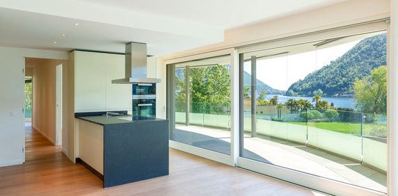 Posizione unica sul lago con fascino e comfort | Unique lake location - Photo 2