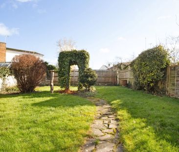 3 bedroom semi-detached house to rent - Photo 5