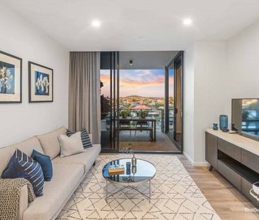 Modern Two Bedroom Apartment with Rooftop Pool & City Views - Photo 3