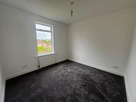 3 bedroom flat to rent - Photo 4