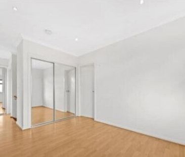 Altona Meadows - Photo 3