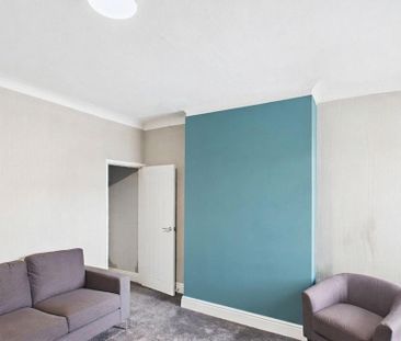 4 bedroom house of multiple occupation to rent - Photo 1