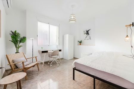 Carrer de la Indústria, Valencia, Valencian Community 46022 - Photo 4
