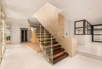 6 bedroom luxury Villa for rent in Nueva Andalucia, Spain