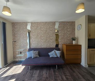 Harry Zeital Way, London E5 - Photo 1