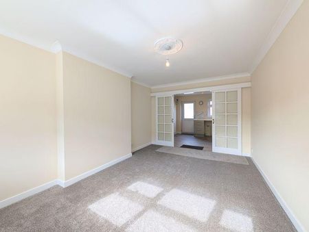 3 bedroom semi-detached house to rent - Photo 2