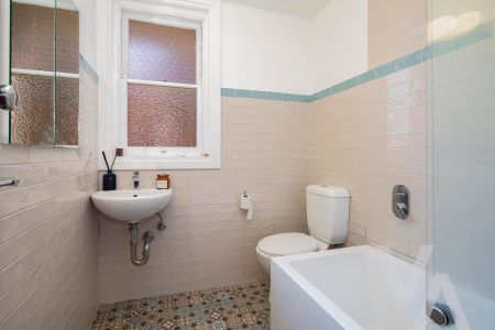 2/40 Parkway Avenue, Bar Beach NSW 2300 - Apartment For Rent | Domain - Photo 3