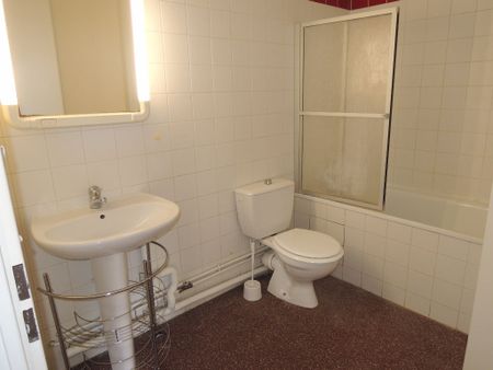 Appartement à louer - REIMS- AVENUE D'EPERNAY- - Photo 5