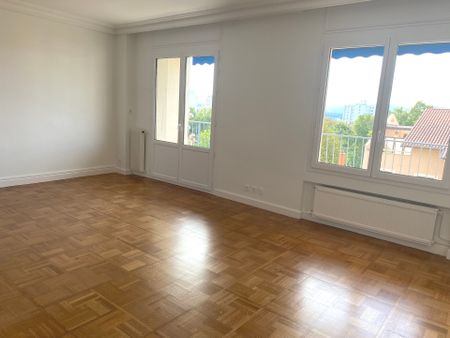 Location Appartement 4 pièces 92m² LYON 4ème - Photo 2