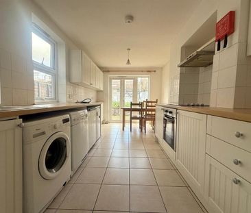 1 bedroom in a house share to rent - Photo 2