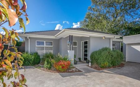 2/43 Grant Avenue, Gisborne - Photo 3