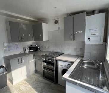 Room in a Shared House, Manor Farm Road, HA0 - Photo 3