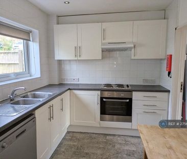 4 bedroom semi-detached house to rent - Photo 6