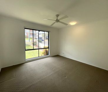 4 bedroom home in the heart of Budgewoi - Photo 5